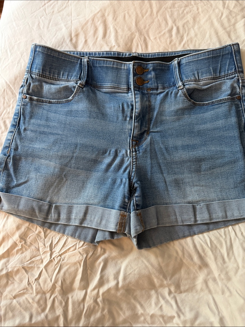 Apt. 9 Women's Medium Blue Rolled Cuff Denim Shorts